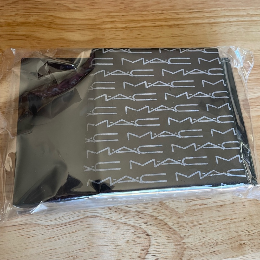 New- Mac Pro Palette Large Duo Custom Palette and 9 piece insert